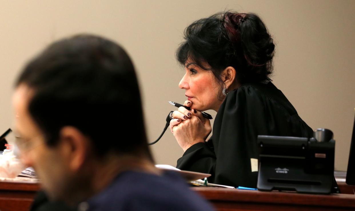 Larry Nassar and Judge Rosemarie Aquilina during his sentence hearing on Jan. 24 in Lansing, Michigan. She denied a motion to appeal his prison sentence of 40 to 175 years on Aug. 3. (Photo: JEFF KOWALSKY / AFP / Getty Images)