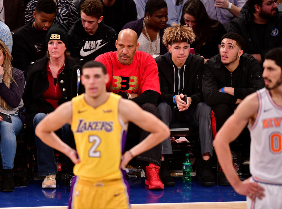 NEW YORK, NY - DECEMBER 12:  Tina Ball, Lonzo Ball, LaVar Ball, LaMelo Ball and LiAngelo Ball attend the Los Angeles Lakers Vs New York Knicks game at Madison Square Garden on December 12, 2017 in New York City.  (Photo by James Devaney/Getty Images)