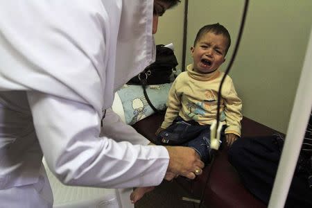 A child suffering from Thalassaemia undergoes a blood transfusion process at Pakistan Institute of Medical Sciences (PIMS) in Islamabad December 5, 2014. REUTERS/Faisl Mahmood