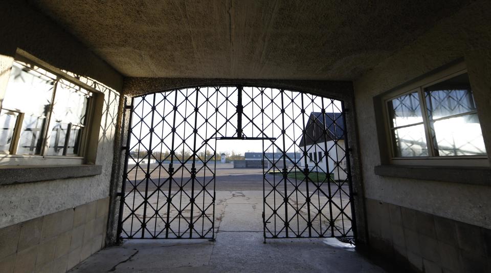 REFILE - ADDING COUNTRY IDENTIFIER AT END OF BYLINE The main gate of the former concentration camp in Dachau near Munich is seen without the stolen door with the Nazi slogan "Arbeit macht frei" (Work sets you free), November 3, 2014. REUTERS/Michael Dalder (GERMANY - Tags: POLITICS SOCIETY TRAVEL CRIME LAW CONFLICT)