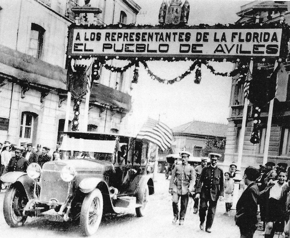 Arrival of the delegation at Avilés, Spain, en route to City Hall passing through the Arch of Welcome.