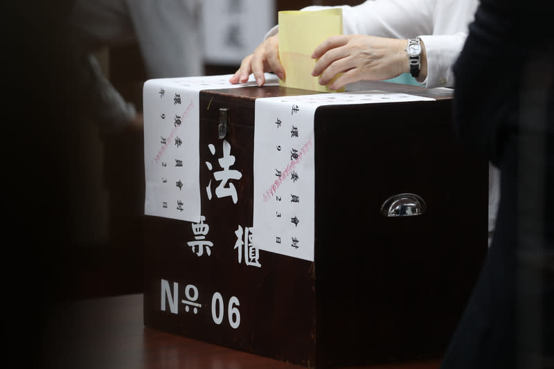 立法院召委選舉29日上午9時舉行，八個委員會將各選出兩席召委，由於召委可決定委員會議程，因此也是朝野黨團的兵家必爭之地。（中央社資料照片）