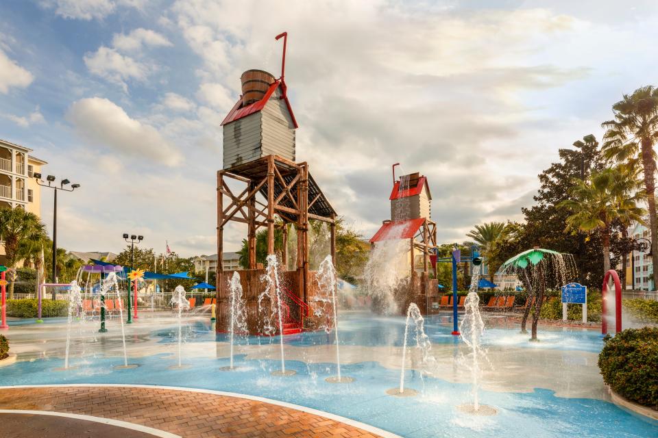 With onsite mini golf, sports courts, dining and waterpark, there’s enough to do at Marriott’s Harbour Lake that you really never have to leave.