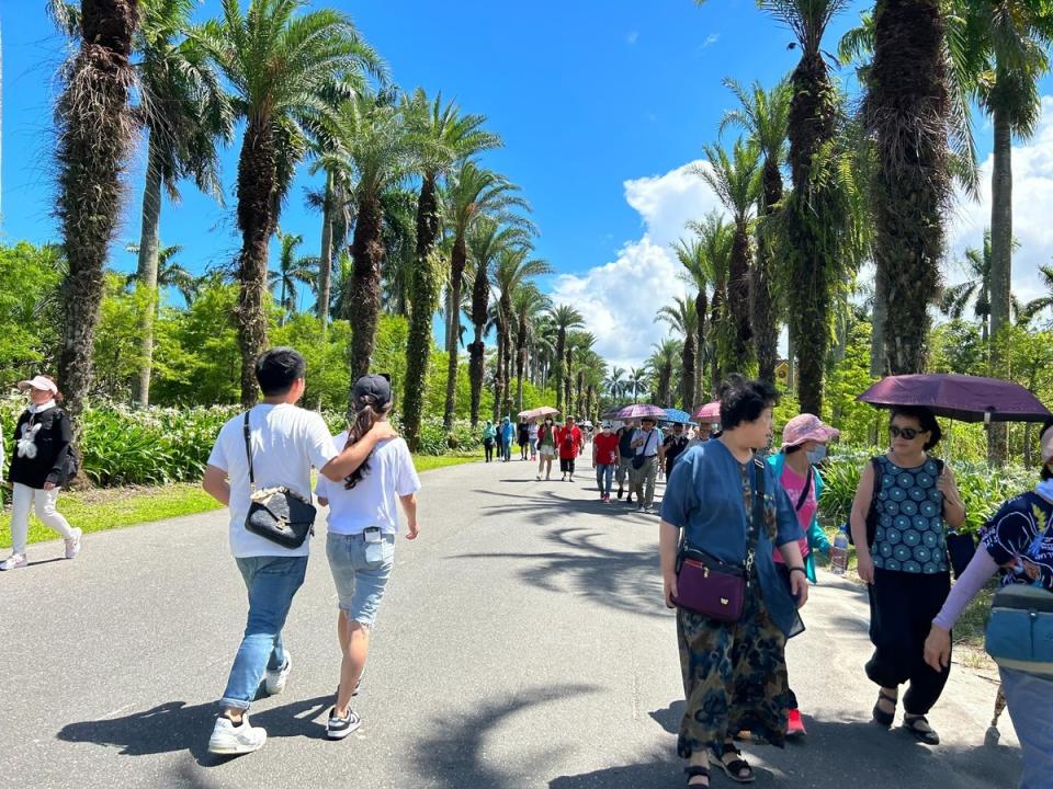 天氣風險分析師方俊元表示，今天水氣北抬，各地大致是多雲天氣。   圖：林岑韋／攝