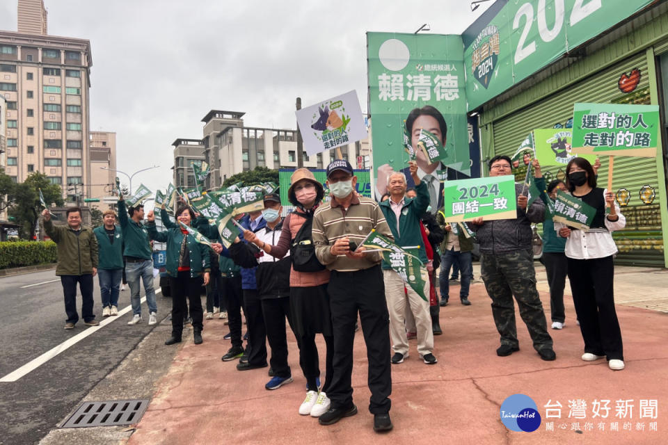 賴清德桃園競選總部舉辦「Q版貓狗胸章快閃販賣」活動，開賣即秒殺。