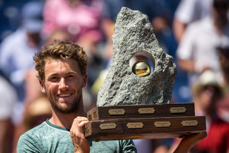 El noruego Casper Ruud venció al italiano Matteo Berrettini y se coronó en Gstaad, Suiza.