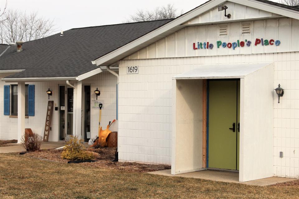 Parents of children affected by the sudden closure of Lakeshore Little People's Place Harderwyk say they were left scrambling after receiving only a day’s notice their childcare was going away.