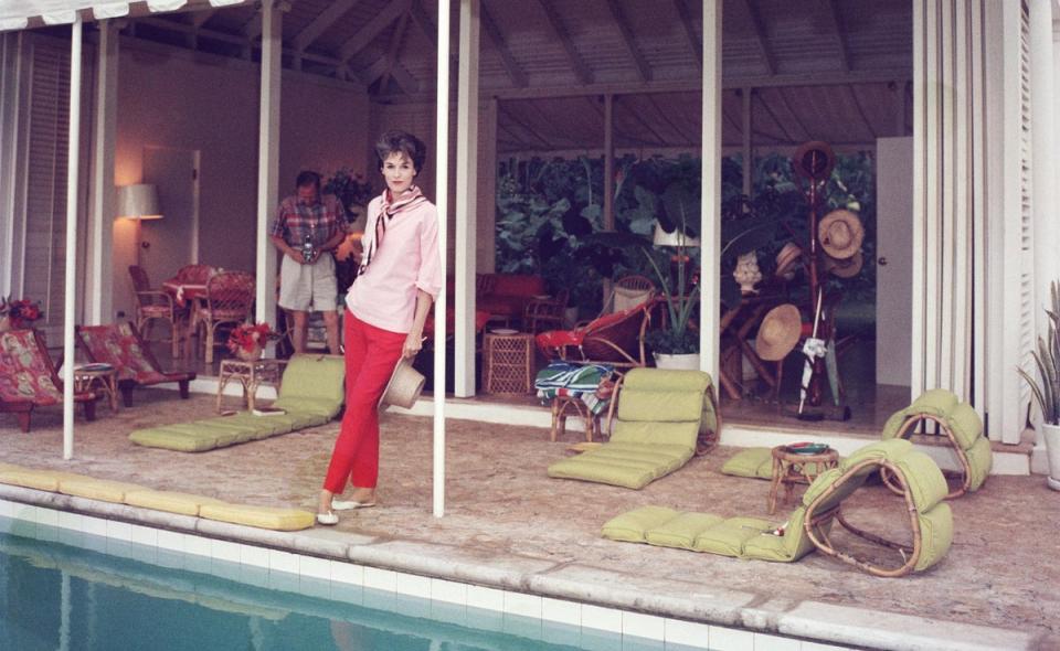 Babe Paley by the family pool in Jamaica, around 1959 (Getty Images)