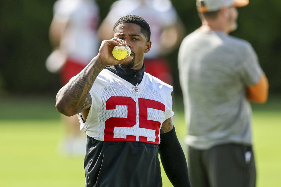 Tampa Bay Buccaneers receiver Sterling Shepard drinks between drills during NFL football practice Wednesday, June 12, 2024, in Tampa, Fla. (AP Photo/Mike Carlson)