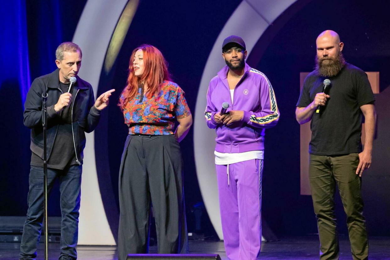 Gad Elmaleh avec Harold Barbé, Nordine Ganso, Alexandra Roth, le 13 mai dernier, soirée d'ouverture du festival de l'Humour.  - Credit:Festival de l'Humour de Paris