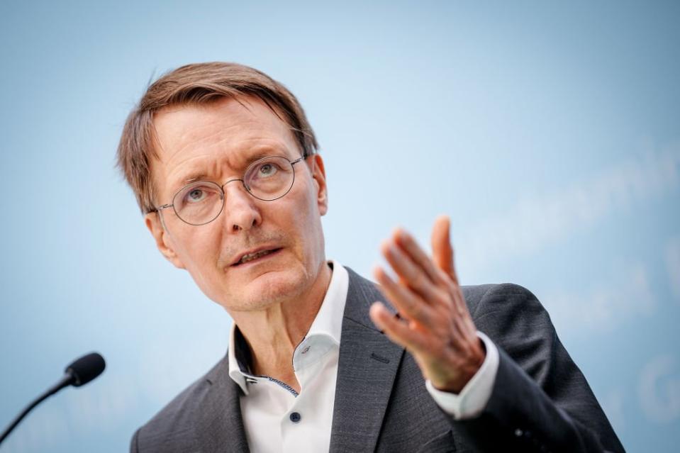 Gesundheitsminister Karl Lauterbach stellt richtig, er habe nie eine vierte Corona-Impfung für unter 70-Jährige empfohlen. - Copyright: Getty Images