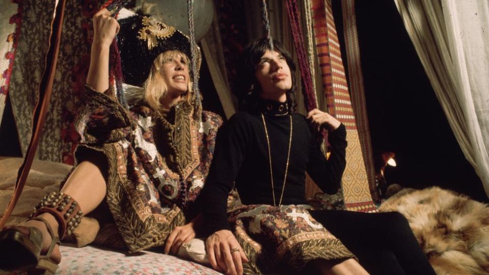 Mick Jagger y la actriz Anita Pallenberg.