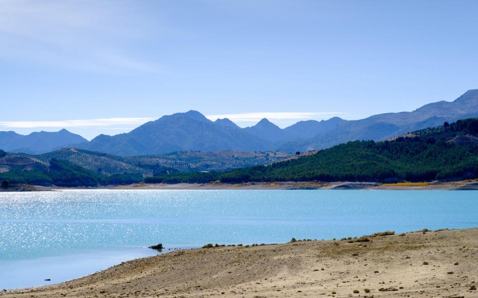 Σε απόσταση 40 λεπτών οδικώς από τη Γρανάδα, η δεξαμενή Los Bermejales έχει ένα άψογο ρεκόρ στον ΕΟΧ