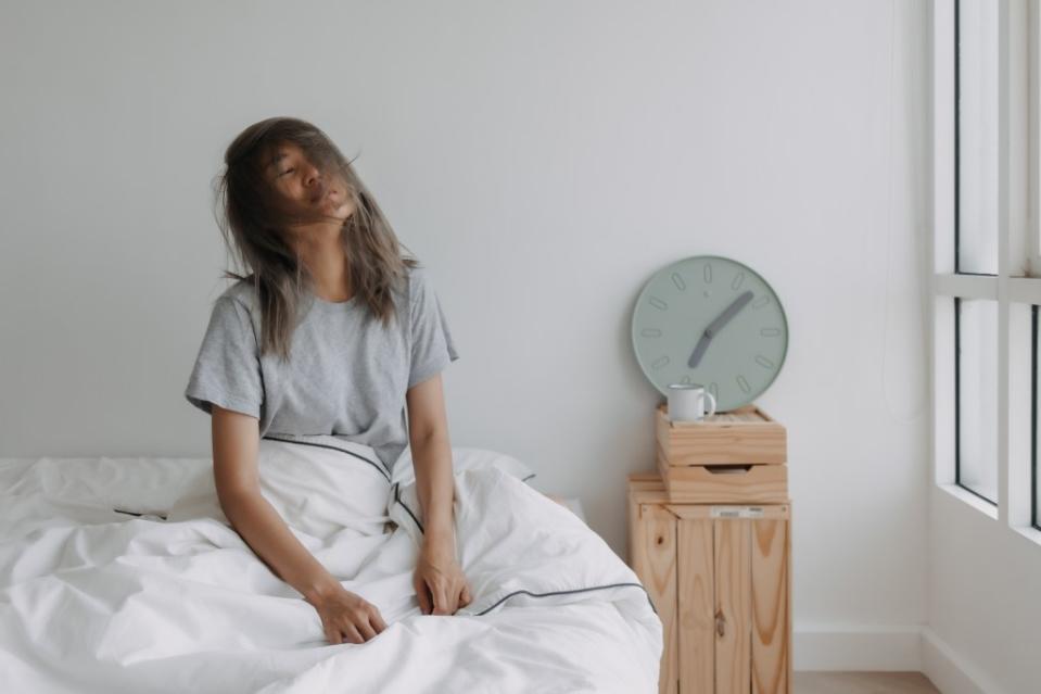 Hitting the snooze button can make you feel foggy. Sevendeman – stock.adobe.com