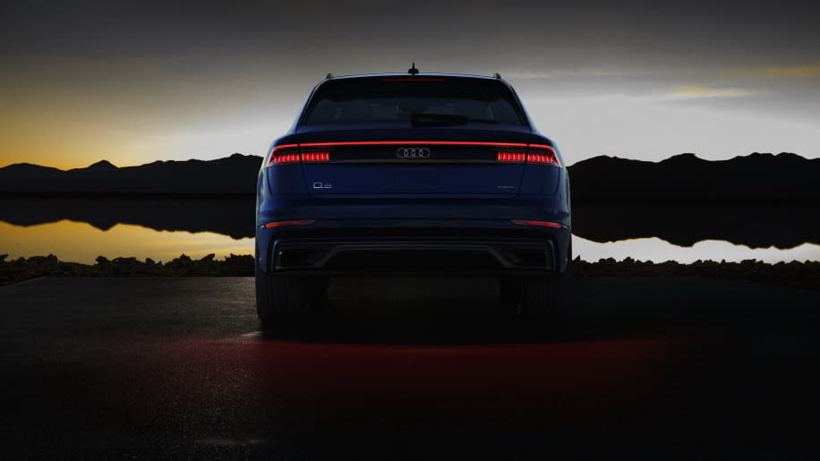 性能方面，Audi Q8全系列皆配備3.0升V6渦輪增壓引擎，能在5.6秒內加速至60英里/小時（圖片來源：https://www.autoblog.com/2018/09/06/2019-audi-q8-suv-pricing/#slide-7415702）