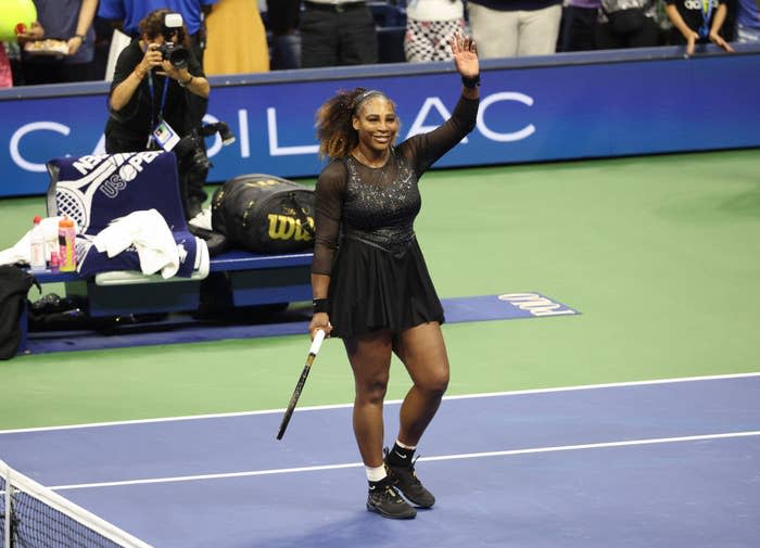 serena waving from the tennis court