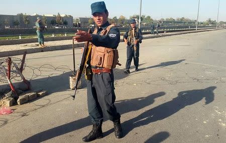 Afghan policemen stand guard at the site of a blast in Kabul, Afghanistan September 5, 2016. REUTERS/Mohammad Ismail