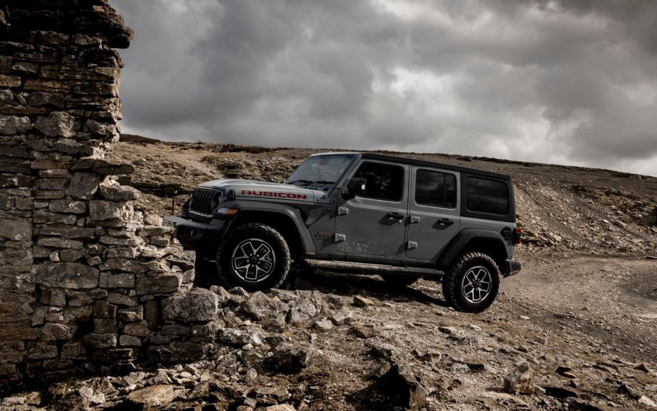 Jeep Wrangler going behind wall