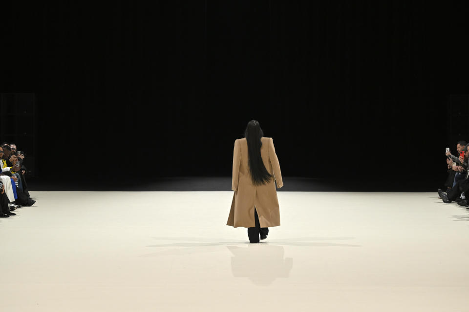 Naomi Campbell walking in Balman menswear Fall 2024