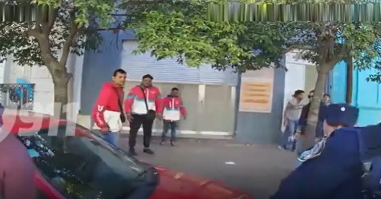 Asistencia a niño en una guardería de Barrio General Paz