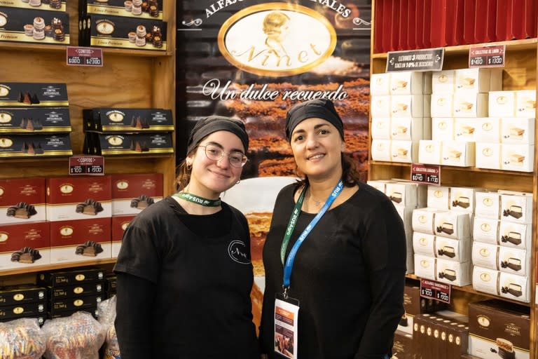 Chiara Paz, de Alfajores Ninet, y la emprendedora María Laura Miranda, en Caminos y Sabores