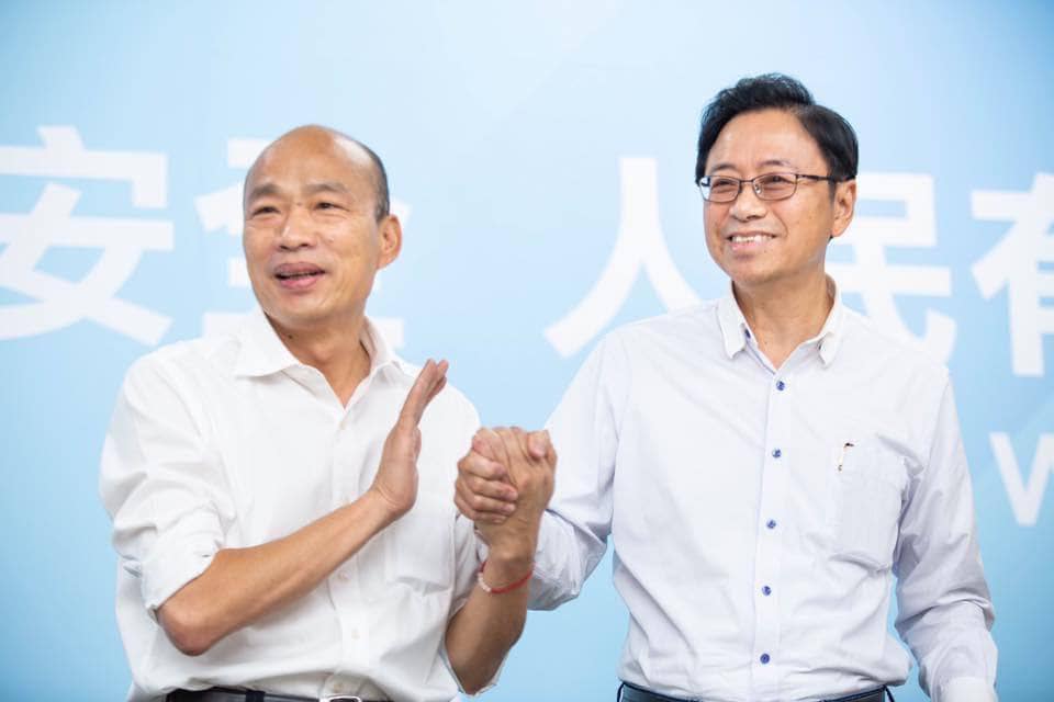 國民黨徵召張善政（右）參選桃園市長，韓國瑜（左）18日晚間表示，希望黨中央顧及黨員感受。   圖：翻攝韓國瑜臉書