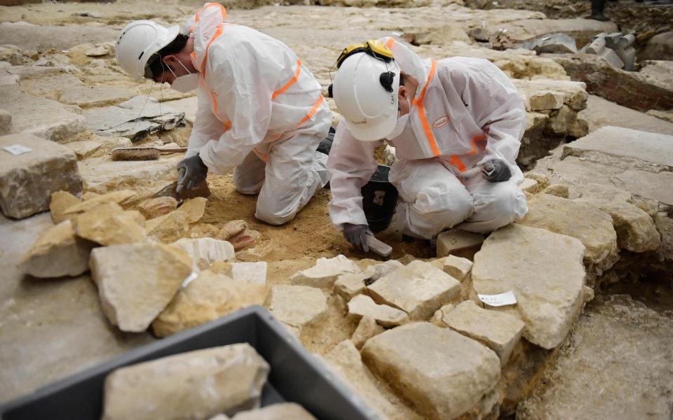 Archaeologists excavate the floor of Notre-Dame Cathedral - JULIEN DE ROSA/AFP