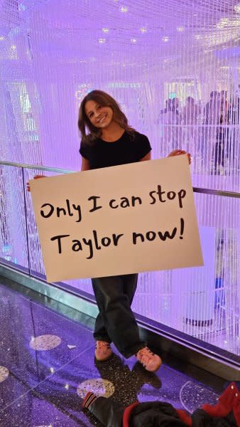 Teen tennis star Anna Frey poses with a sign referencing Taylor Swift while in Las Vegas. Photo courtesy of Anna Frey