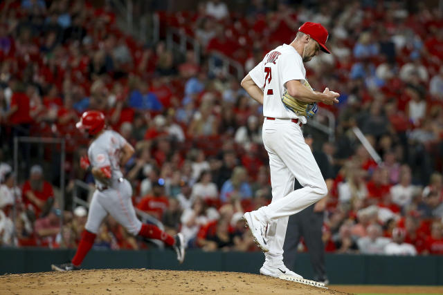 Reds hit six home runs, keep playoff hopes alive with 19-2 rout of Cardinals