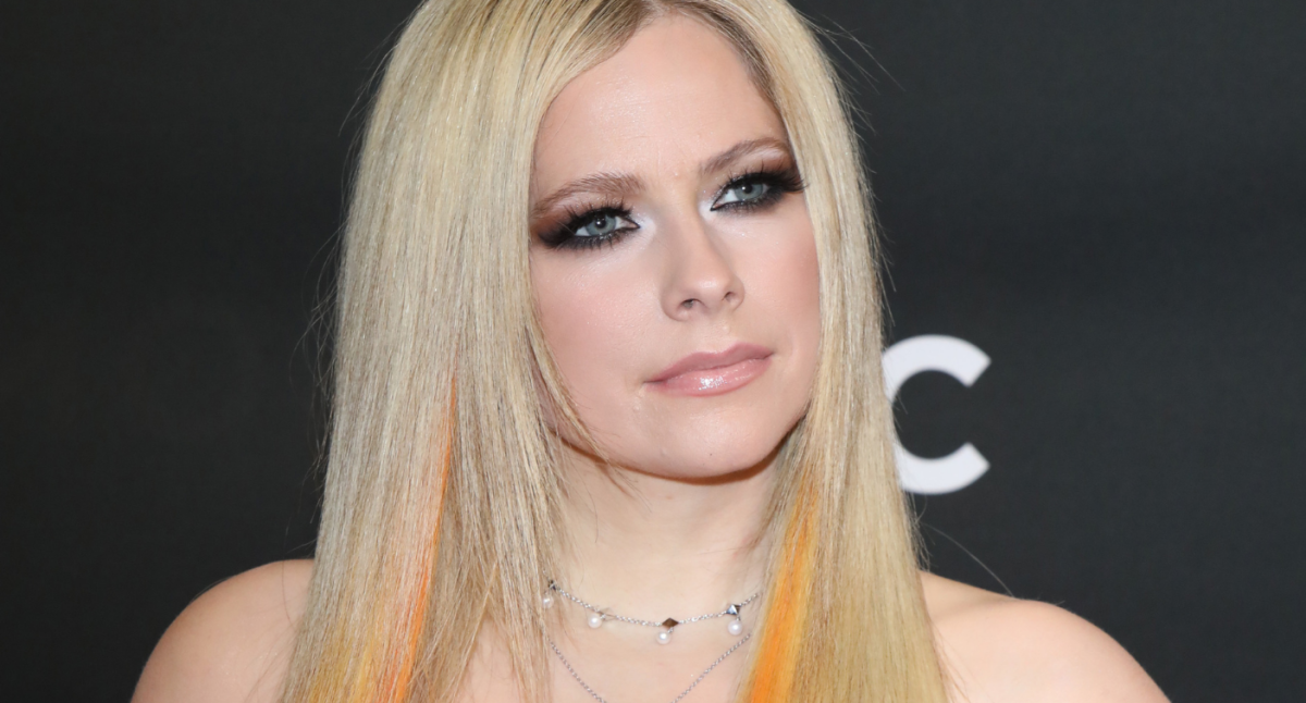 Avril Lavigne turns heads in strapless leather gown on Junos red carpet: 'She slayed' - Yahoo Life