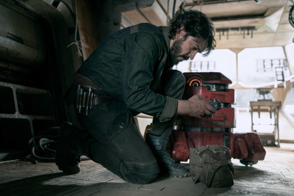 Diego Luna ist die Rolle des Cassian Andor nicht fremd, schon in "Rogue One: A Star Wars Story" spielte er den Spion. (Bild: Disney)