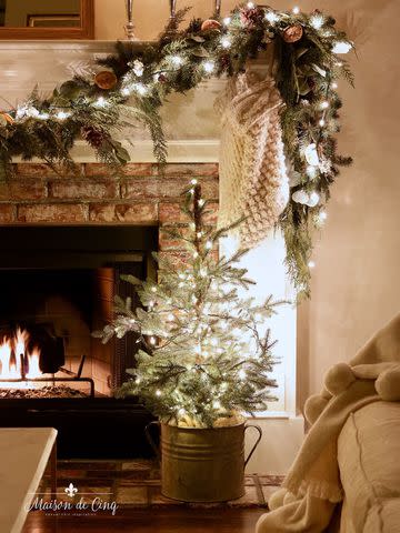 <p><a href="https://maisondecinq.com/french-farmhouse-christmas-decor/" data-component="link" data-source="inlineLink" data-type="externalLink" data-ordinal="1">Maison de Cinq</a></p>