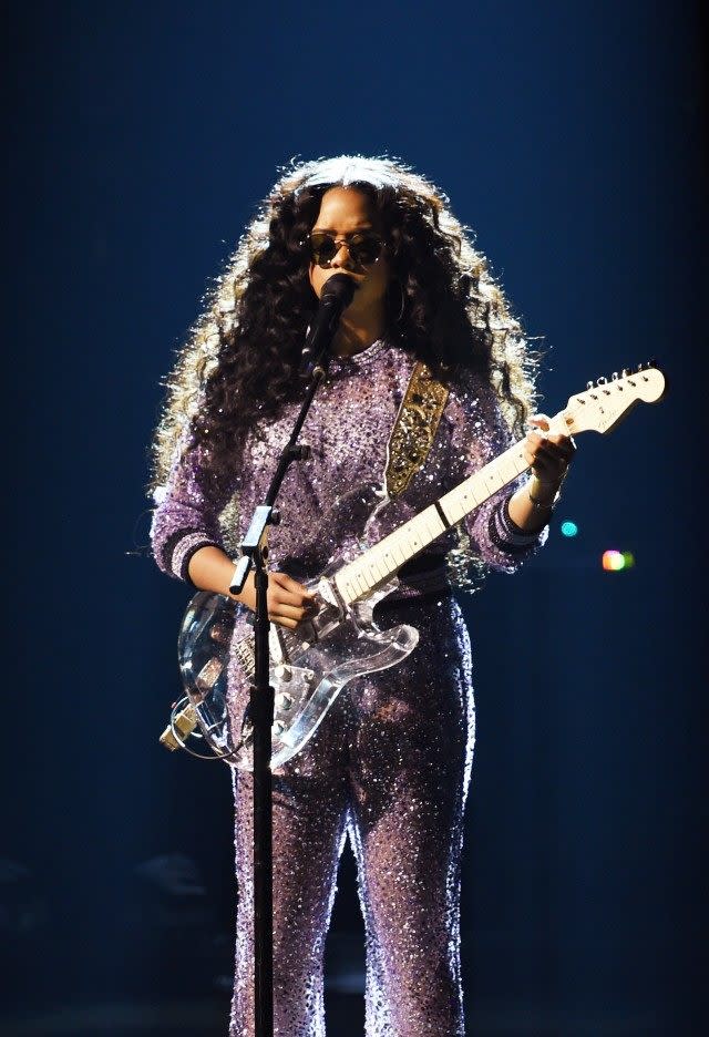 H.E.R. at 2019 grammys