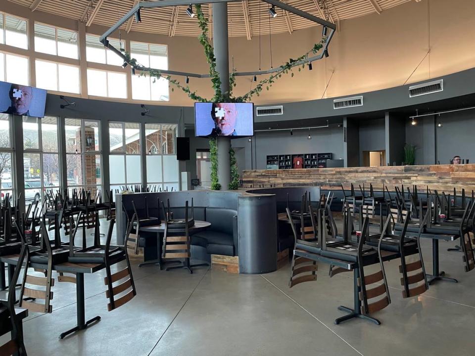 A large dining room sits in the middle of Sockeye Alehouse. Michael Deeds/mdeeds@idahostatesman.com