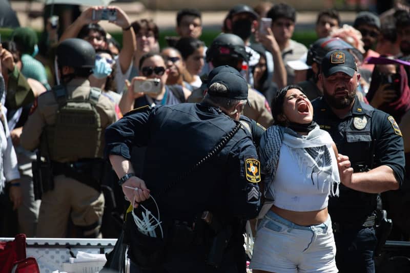 The police arrested a protester at an encampment during a Pro-Palestine protest at the University of Texas. Austin. Mario Cantu/CSM via ZUMA Press Wire/dpa