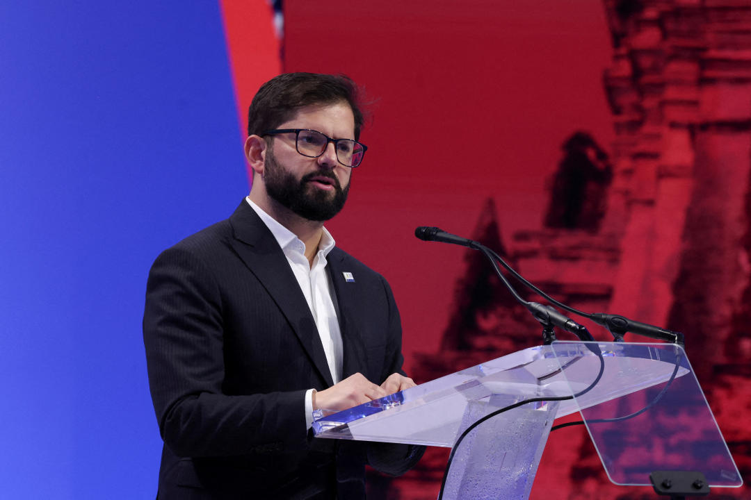 FILE PHOTO: Chilean President Gabriel Boric speaks at the Asia-Pacific Economic Cooperation (APEC) CEO Summit in San Francisco, California, U.S., November 15, 2023. REUTERS/Carlos Barria/File Photo