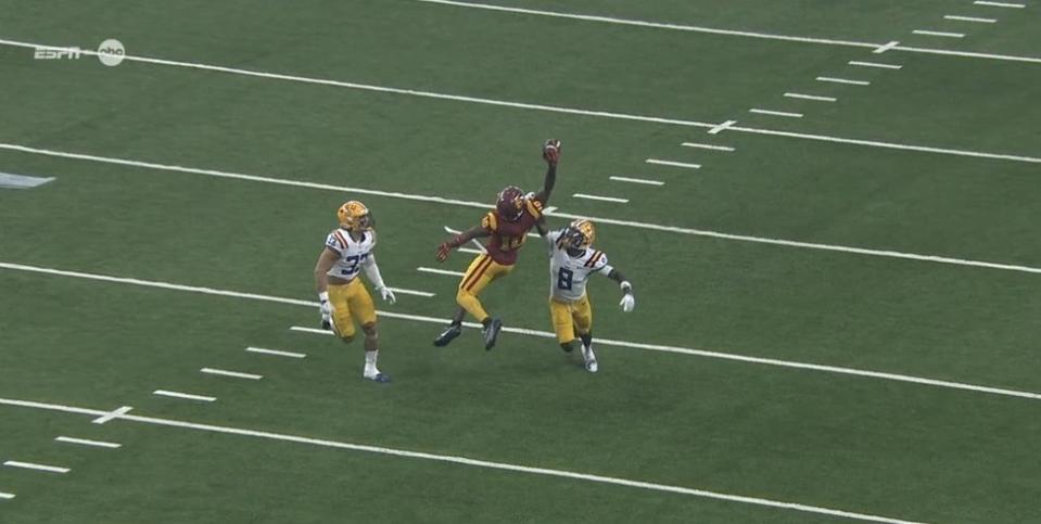 USC WR Kyron Hudson made this amazing grab on Sunday night vs. LSU (via ABC)