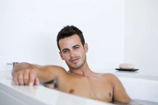 Having hot baths can significantly reduce male fertility