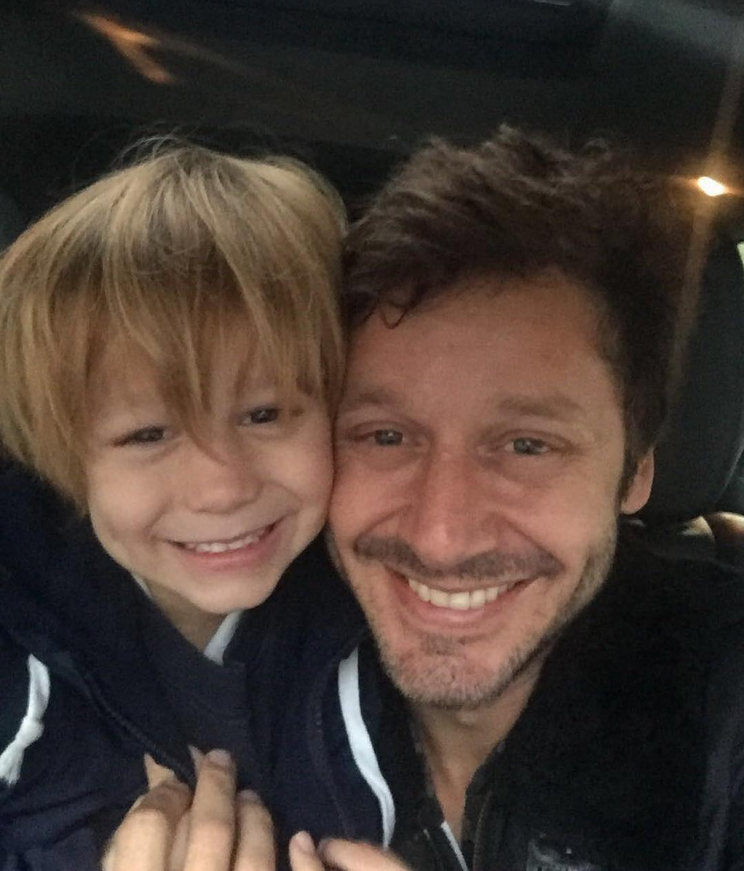 Benjamín Vicuña festejó con su hijo, Beltrán. – Foto: Instagram/benjavicunamori