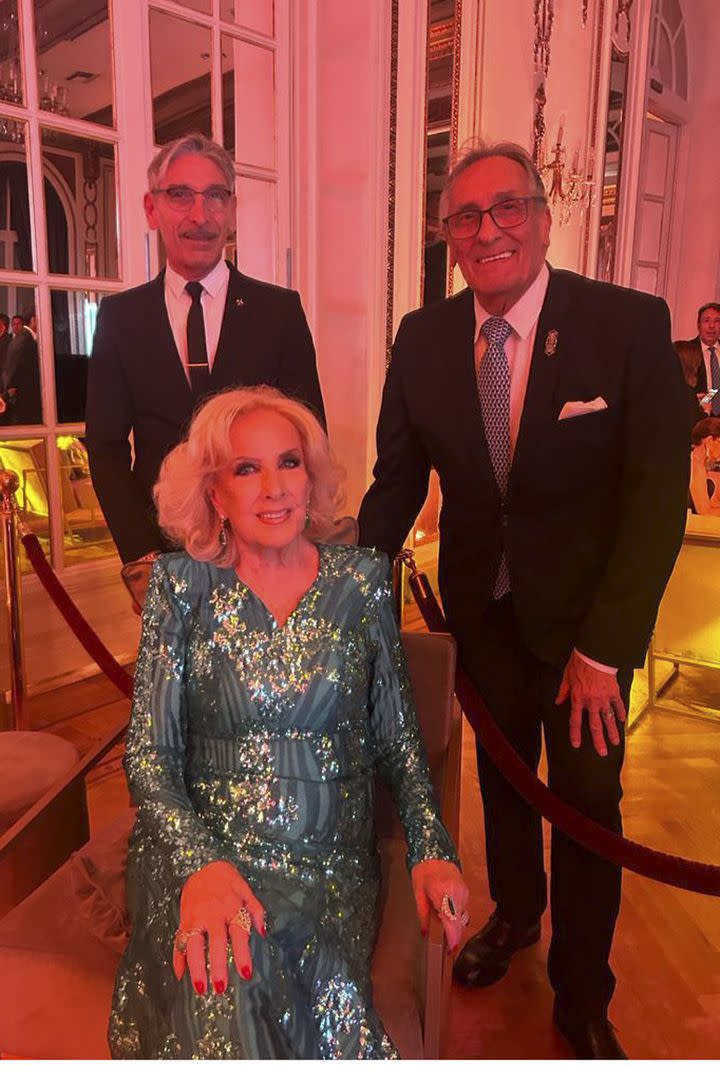 Mirtha Legrand junto a Mario Vidal y Edgardo Cotón, responsables de IARA