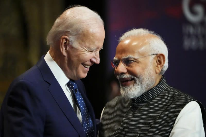 2022年11月15日，美國總統拜登（Joe Biden）與印度總理莫迪（Narendra Modi）於二十國集團（G20）峰會上交談。（AP）