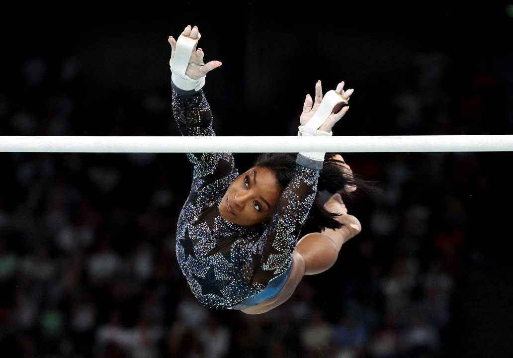 Paris 2024 Olympics - Artistic Gymnastics - Women's Qualification - Subdivision 2 - Bercy Arena, Paris, France - July 28, 2024. Simone Biles of United States in action on the Uneven Bars. REUTERS/Mike Blake