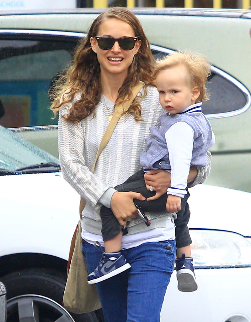 Natalie Portman Takes Aleph To A Community Center