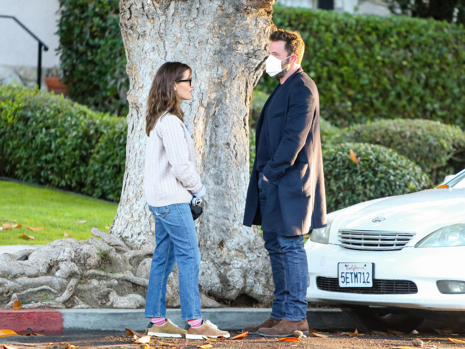 LOS ANGELES, CA - DECEMBER 09: Jennifer Garner and Ben Affleck are seen on December 09, 2021 in Los Angeles, California.  (Photo by BG004/Bauer-Griffin/GC Images)