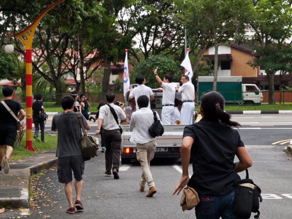 Many reporters were on standby, keeping a look-out for both WP and PAP as they made their rounds. (Yahoo! photo/Alvin Ho)