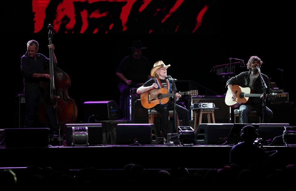 Willie Nelson's concert at the Ohio State Fair reflected a decades-long career.