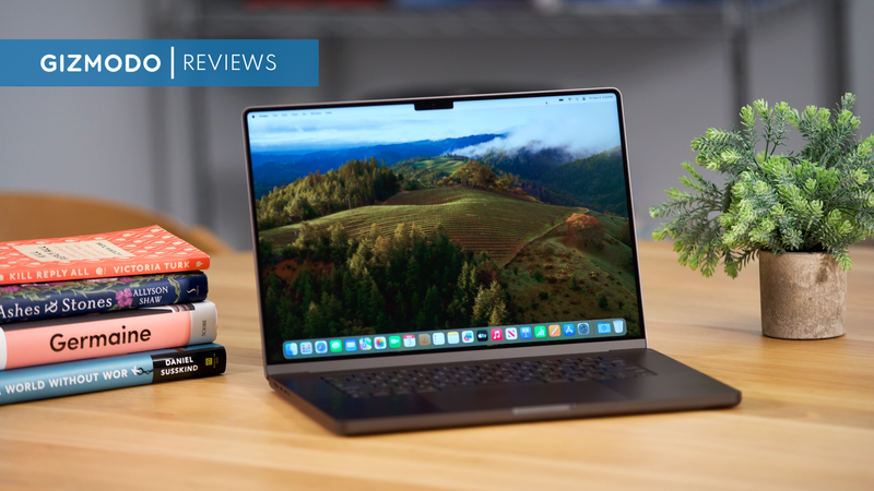 The M3 Max-powered MacBook Pro comes in black, and that’s really the only thing that’s changed with the laptop’s outward appearance. - Photo: Angel Fajardo / Gizmodo