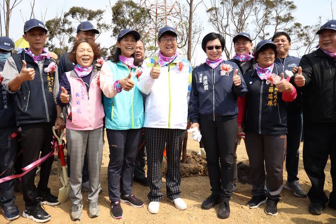 湖口環保公園植樹　楊文科領頭愛護這片土地