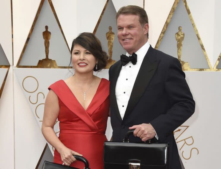 Martha L. Ruiz, left, and Brian Cullinan from PricewaterhouseCoopers at the Oscars in Los Angeles (Photo: Associated Press)