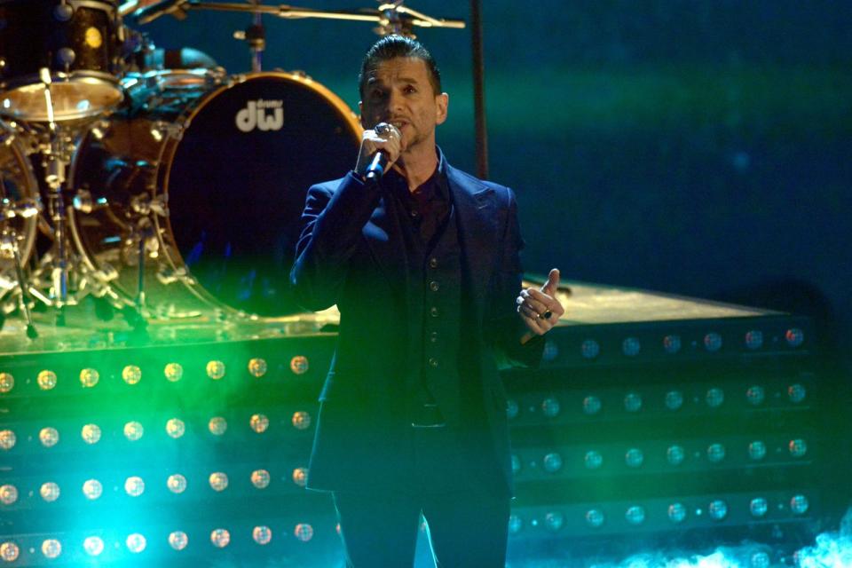 Depeche-Mode-Frontmann Dave Gahan hätte sich Mitte der 90er fast vorzeitig von dieser Welt verabschiedet. Er war abhängig von Heroin, unternahm einen Selbstmordversuch und war im Mai 1996 nach einer Überdosis zwei Minuten lang klinisch tot. Die Ärzte konnten ihn gerade noch retten. Es folgte eine vom Gericht verordnete Therapie, die fruchtete. (Bild: Luca Teuchmann/Getty Images)